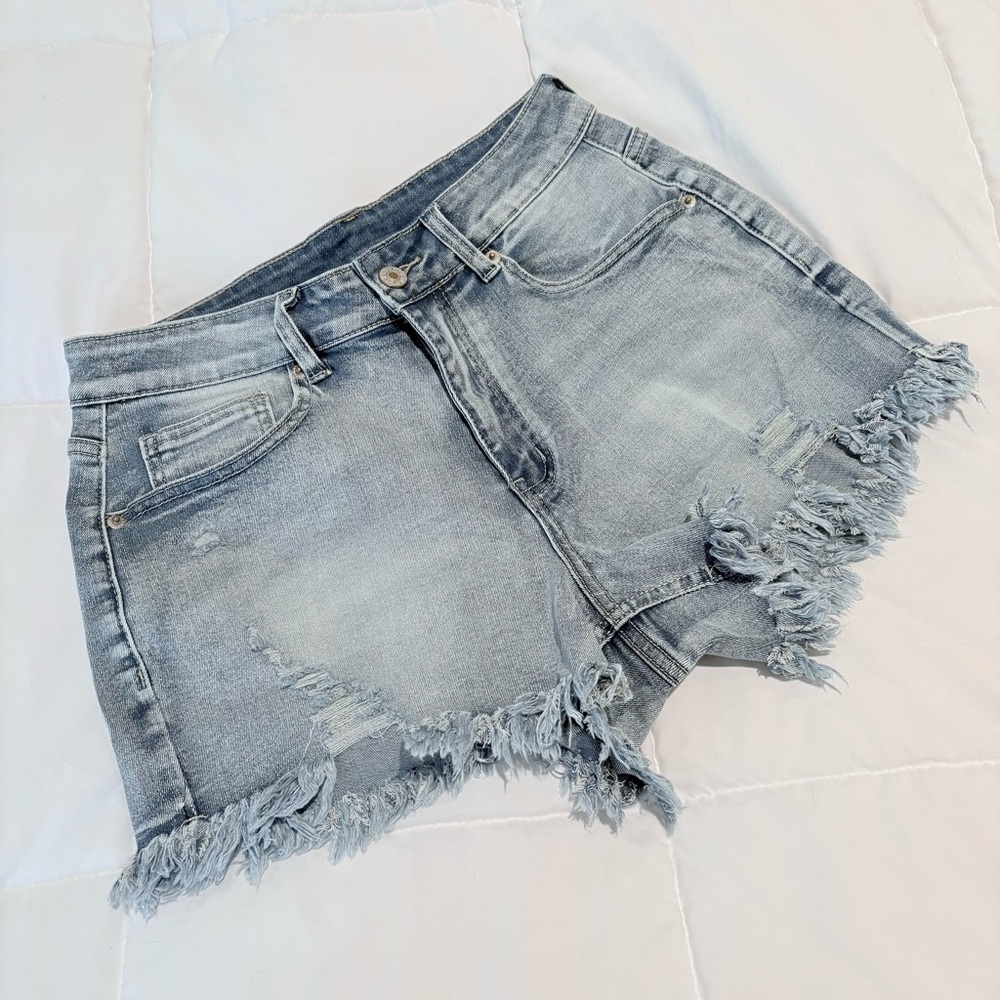 🎉HP🎉 Distressed Light Blue Denim Women Shorts Size Medium NWOT